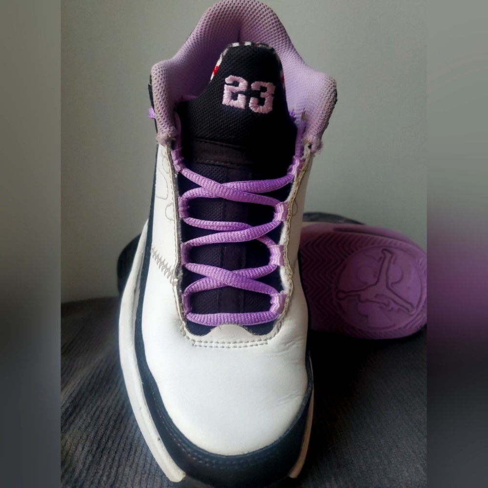 Jordan Max Aura black and Lilac size 4 - Picture 3 of 5